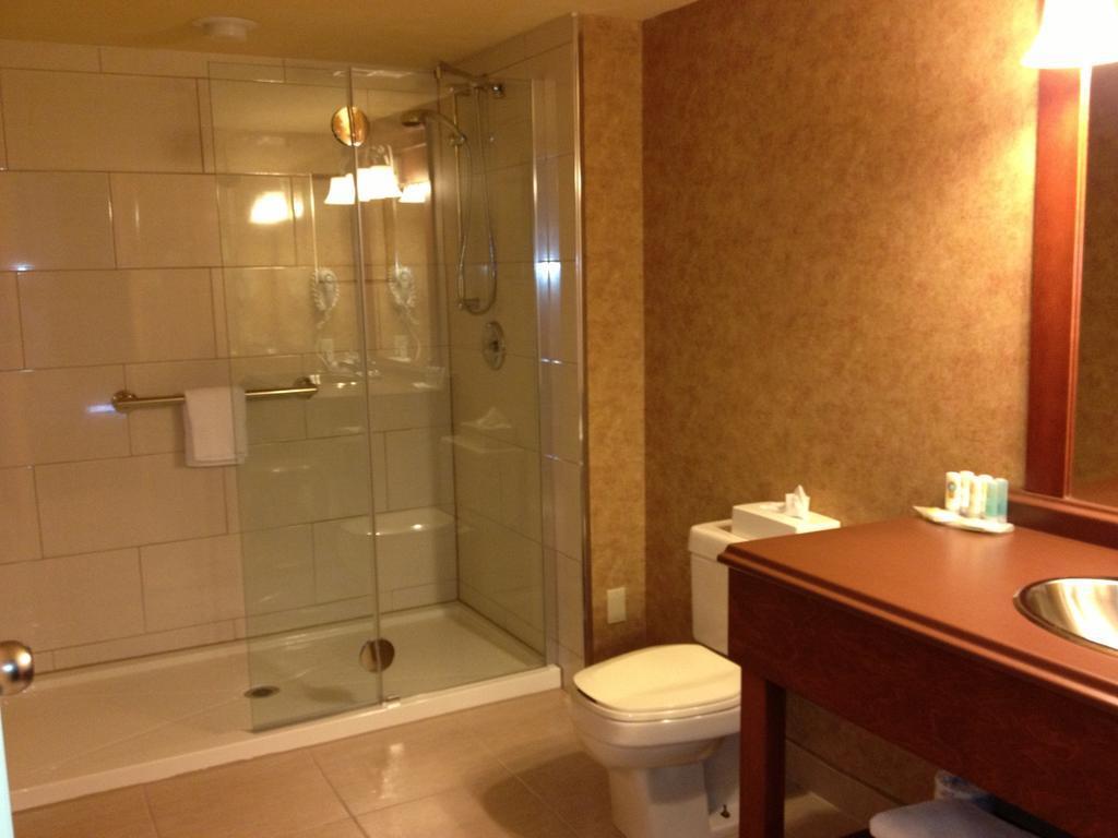Quality Inn & Suites Bay Front Sault-Sainte-Marie Extérieur photo