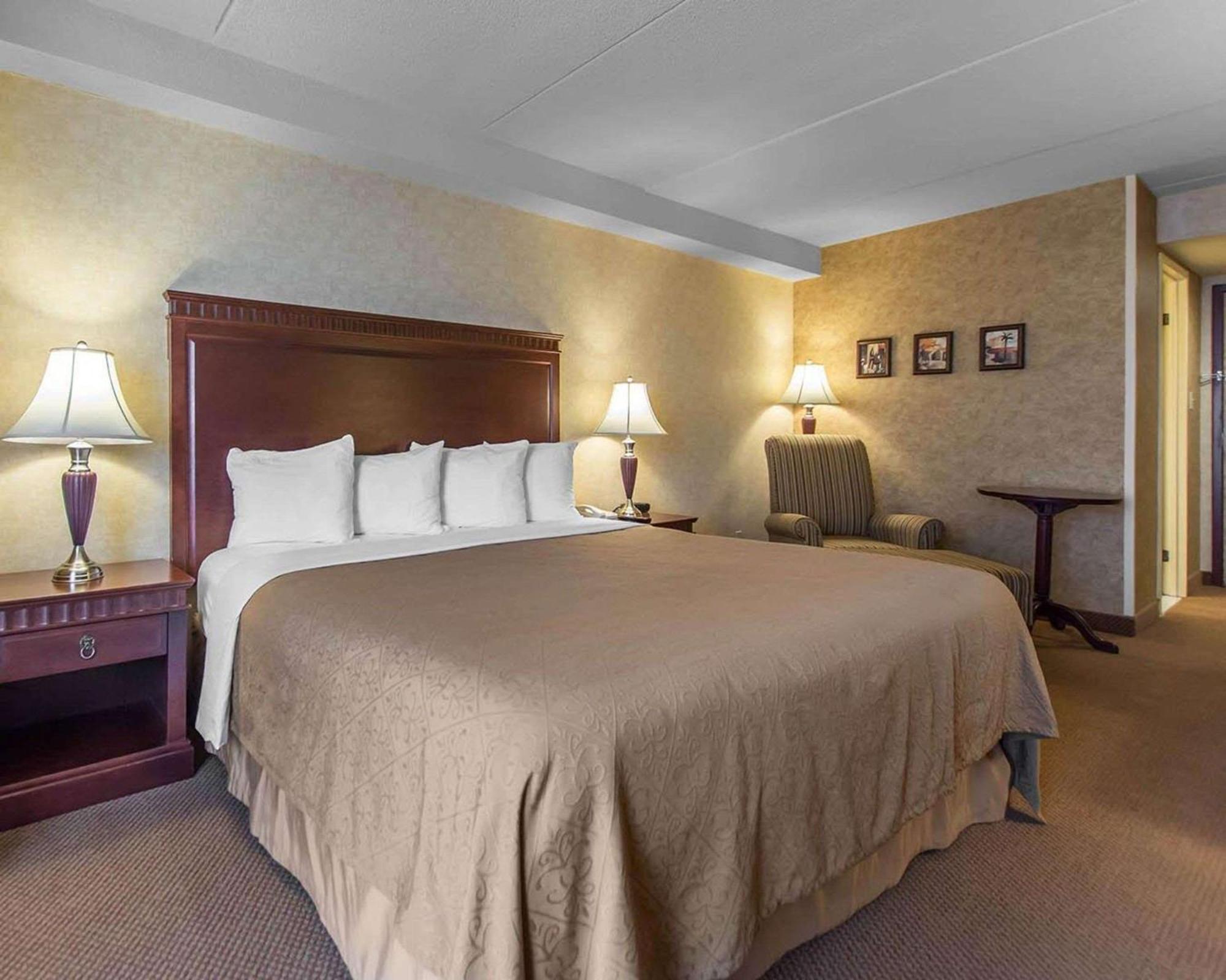 Quality Inn & Suites Bay Front Sault-Sainte-Marie Extérieur photo