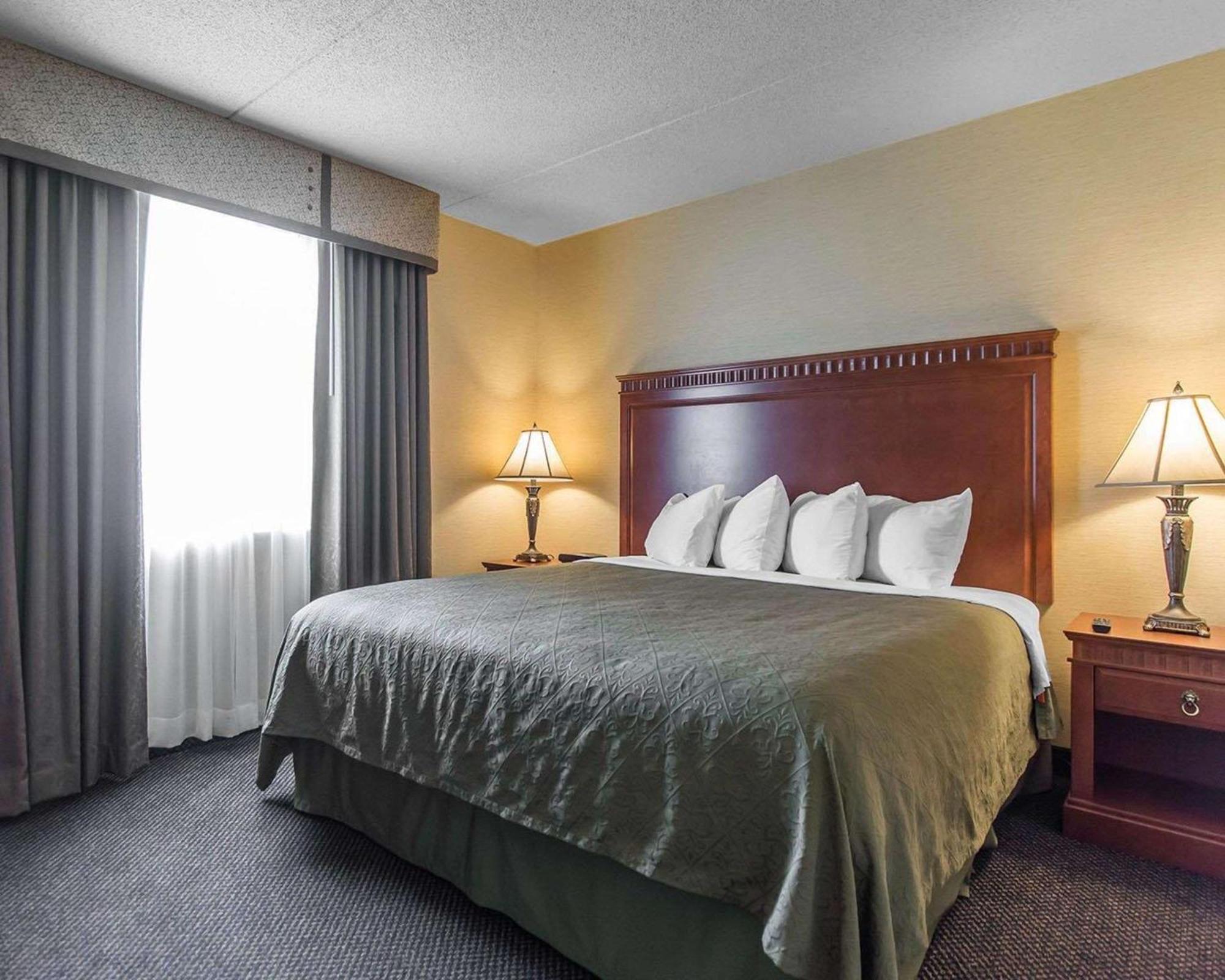 Quality Inn & Suites Bay Front Sault-Sainte-Marie Extérieur photo